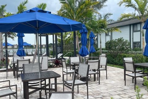 Adosado en venta en Miami, Florida, 3 dormitorios, 122.63 m2 № 1328106 - foto 25