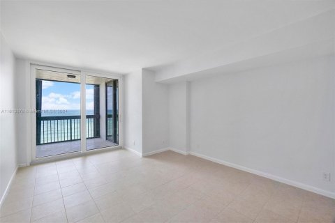 Condo in Hillsboro Beach, Florida, 2 bedrooms  № 1235730 - photo 27