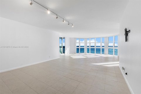 Condominio en venta en Hillsboro Beach, Florida, 2 dormitorios, 195.09 m2 № 1235730 - foto 5