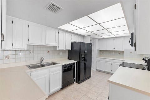 Condo in Hillsboro Beach, Florida, 2 bedrooms  № 1235730 - photo 6