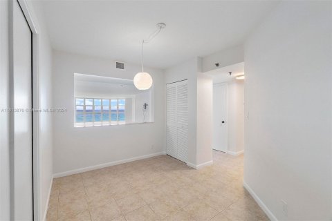 Condo in Hillsboro Beach, Florida, 2 bedrooms  № 1235730 - photo 18