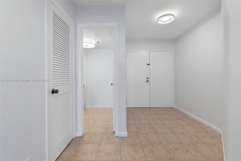 Copropriété à vendre à Hillsboro Beach, Floride: 2 chambres, 195.09 m2 № 1235730 - photo 16