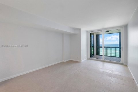 Condo in Hillsboro Beach, Florida, 2 bedrooms  № 1235730 - photo 20