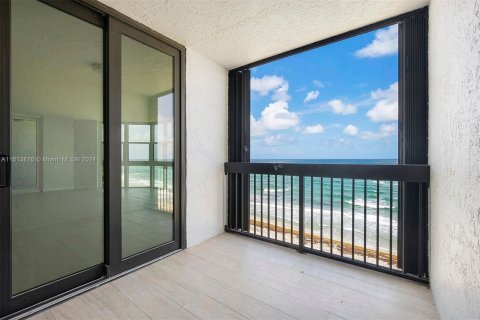 Condominio en venta en Hillsboro Beach, Florida, 2 dormitorios, 195.09 m2 № 1235730 - foto 24