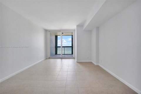 Condo in Hillsboro Beach, Florida, 2 bedrooms  № 1235730 - photo 26