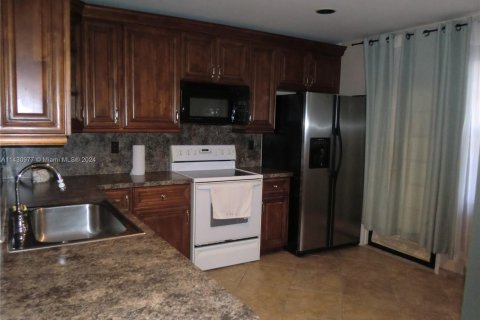 Copropriété à vendre à Hallandale Beach, Floride: 2 chambres, 95.41 m2 № 1227080 - photo 3