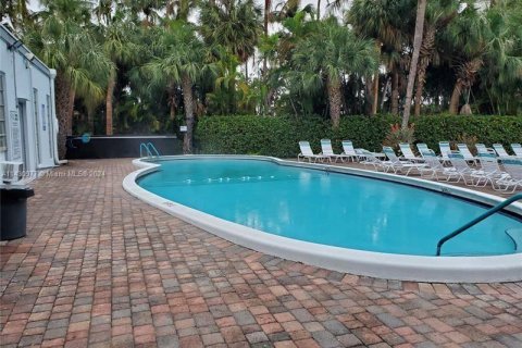 Condominio en venta en Hallandale Beach, Florida, 2 dormitorios, 95.41 m2 № 1227080 - foto 6