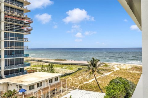 Condo in Pompano Beach, Florida, 2 bedrooms  № 1227048 - photo 9