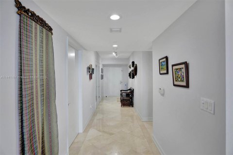 Купить кондоминиум в Халландейл-Бич, Флорида 3 спальни, 193.05м2, № 683992 - фото 22