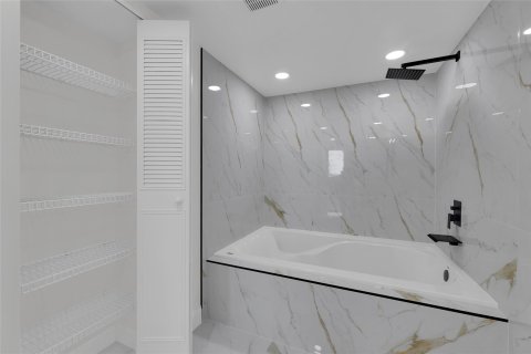 Copropriété à vendre à Boca Raton, Floride: 2 chambres, 101.26 m2 № 1134897 - photo 14