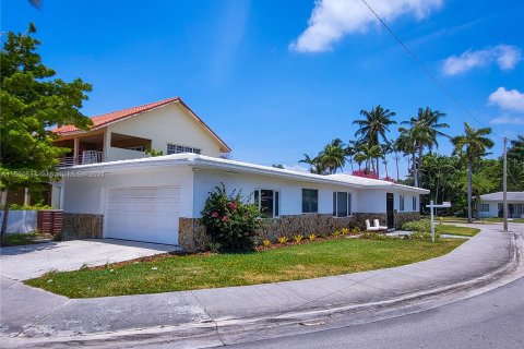 House in Miami, Florida 3 bedrooms, 181.53 sq.m. № 1187923 - photo 18