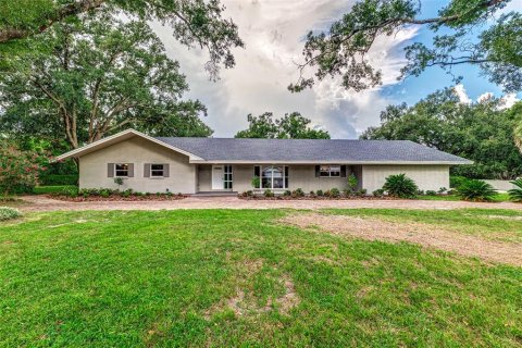 House in Lakeland, Florida 4 bedrooms, 238.67 sq.m. № 1346909 - photo 1