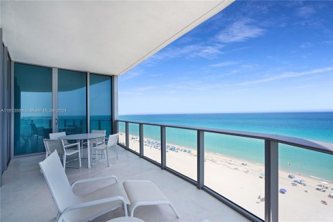 Condo in Sunny Isles Beach, Florida, 3 bedrooms  № 1239654 - photo 1