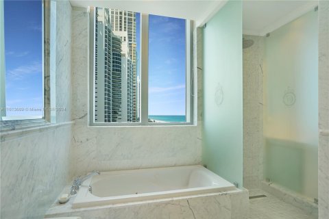 Condo in Sunny Isles Beach, Florida, 3 bedrooms  № 1239654 - photo 13