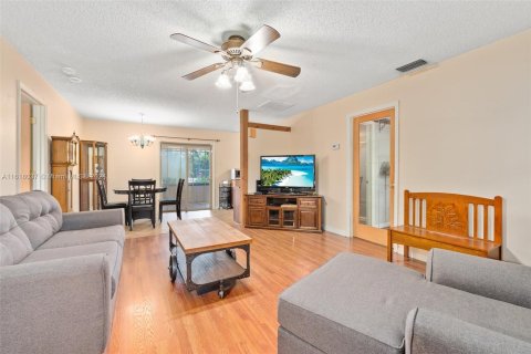 Villa ou maison à vendre à Port St. Lucie, Floride: 2 chambres, 83.61 m2 № 1239579 - photo 12