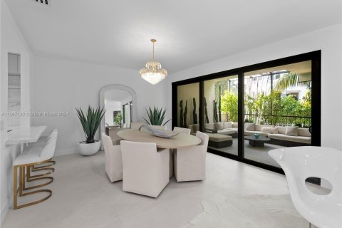 Adosado en venta en Miami, Florida, 4 dormitorios, 346.06 m2 № 1441532 - foto 8