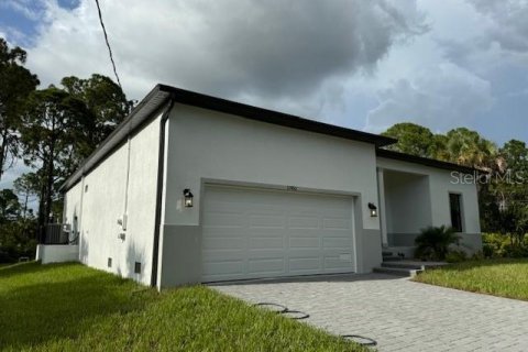 House in Port Charlotte, Florida 4 bedrooms, 159.05 sq.m. № 1276749 - photo 20