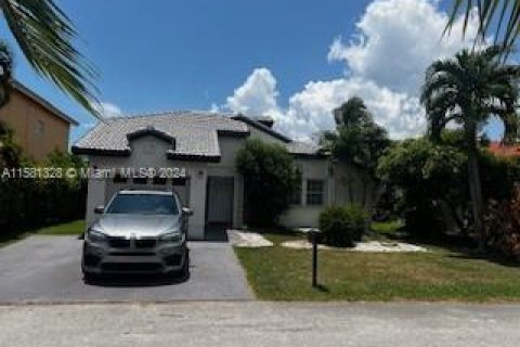 House in Cutler Bay, Florida 3 bedrooms, 151.71 sq.m. № 1305423 - photo 1