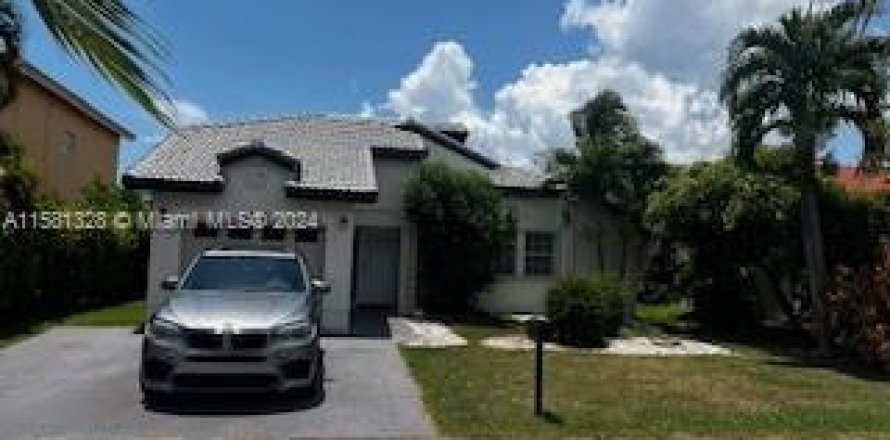 House in Cutler Bay, Florida 3 bedrooms, 151.71 sq.m. № 1305423