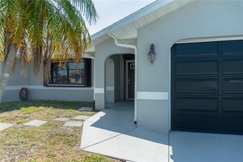 Casa en venta en Punta Gorda, Florida, 5 dormitorios, 257.8 m2 № 1143783 - foto 4