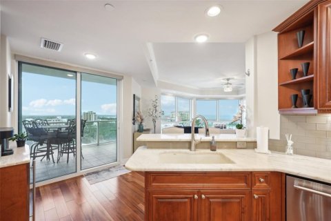 Condo in Saint Petersburg, Florida, 2 bedrooms  № 1373770 - photo 22