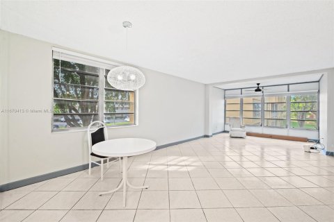 Copropriété à vendre à Tamarac, Floride: 2 chambres, 99.41 m2 № 1405998 - photo 10