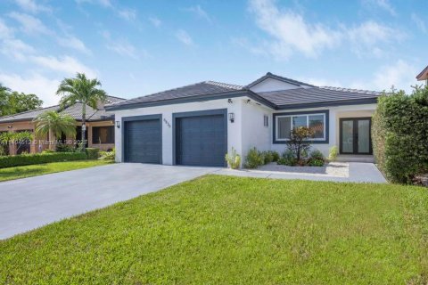 Villa ou maison à vendre à Miami Lakes, Floride: 4 chambres, 176.61 m2 № 556038 - photo 2