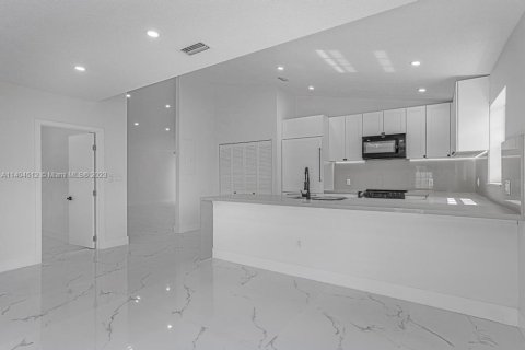 Casa en venta en Miami Lakes, Florida, 4 dormitorios, 176.61 m2 № 556038 - foto 10