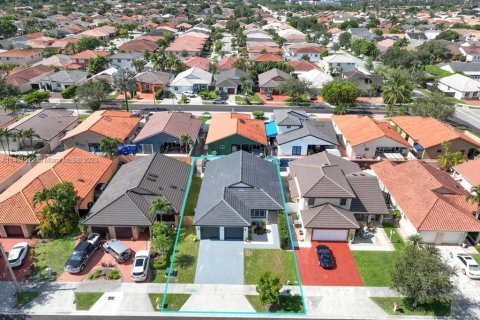 Villa ou maison à vendre à Miami Lakes, Floride: 4 chambres, 176.61 m2 № 556038 - photo 27