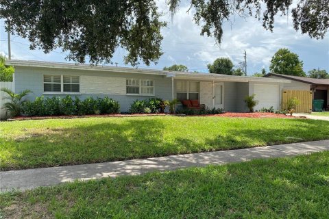 House in Cocoa, Florida 3 bedrooms, 102.56 sq.m. № 1358173 - photo 1