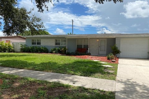 House in Cocoa, Florida 3 bedrooms, 102.56 sq.m. № 1358173 - photo 2