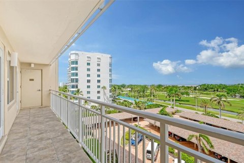 Condo in Longboat Key, Florida, 2 bedrooms  № 1357859 - photo 21