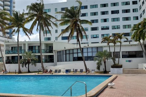 Condominio en alquiler en Miami Beach, Florida, 30.19 m2 № 874120 - foto 8