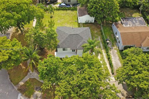 House in North Miami, Florida 2 bedrooms, 77.76 sq.m. № 1310055 - photo 23