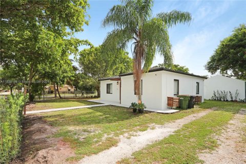 Villa ou maison à vendre à North Miami, Floride: 2 chambres, 77.76 m2 № 1310055 - photo 21