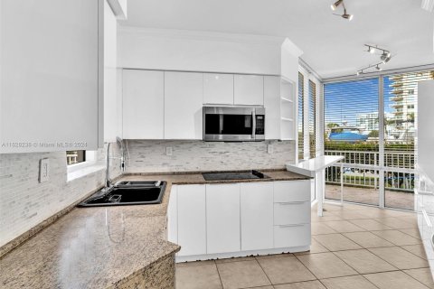 Copropriété à vendre à Aventura, Floride: 3 chambres, 197.88 m2 № 1293534 - photo 16