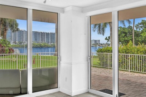 Condo in Aventura, Florida, 3 bedrooms  № 1293534 - photo 13