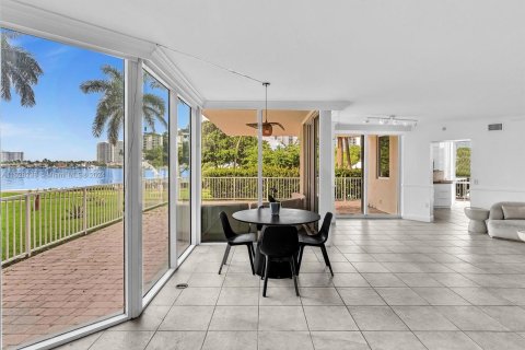 Copropriété à vendre à Aventura, Floride: 3 chambres, 197.88 m2 № 1293534 - photo 8