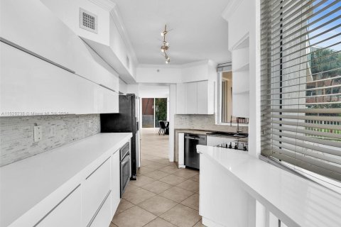 Condo in Aventura, Florida, 3 bedrooms  № 1293534 - photo 17