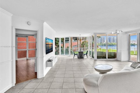 Copropriété à vendre à Aventura, Floride: 3 chambres, 197.88 m2 № 1293534 - photo 4