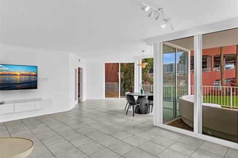 Copropriété à vendre à Aventura, Floride: 3 chambres, 197.88 m2 № 1293534 - photo 6