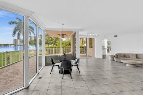 Copropriété à vendre à Aventura, Floride: 3 chambres, 197.88 m2 № 1293534 - photo 9