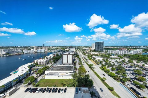 Condo in Hallandale Beach, Florida, 2 bedrooms  № 1310011 - photo 29