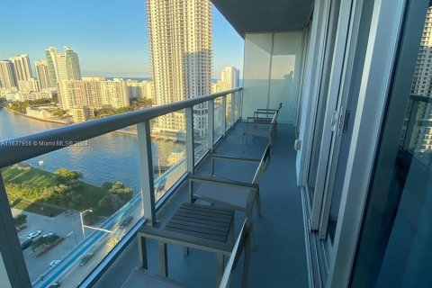 Condo in Hallandale Beach, Florida, 2 bedrooms  № 1310011 - photo 12