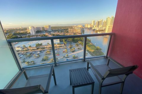 Condominio en venta en Hallandale Beach, Florida, 2 dormitorios, 95.5 m2 № 1310011 - foto 4