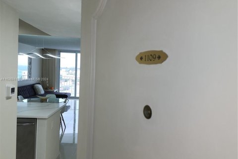 Condo in Deerfield Beach, Florida, 1 bedroom  № 1310094 - photo 1