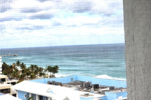 Condominio en venta en Deerfield Beach, Florida, 1 dormitorio, 78.78 m2 № 1310094 - foto 18