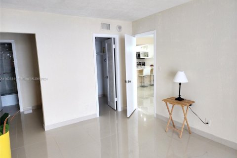 Condominio en venta en Deerfield Beach, Florida, 1 dormitorio, 78.78 m2 № 1310094 - foto 19