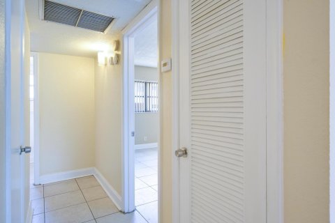 Condominio en venta en Lantana, Florida, 1 dormitorio, 57.6 m2 № 1175232 - foto 10