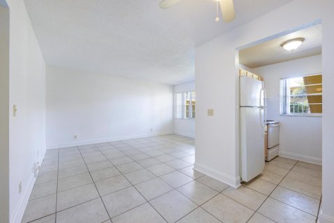 Condominio en venta en Lantana, Florida, 1 dormitorio, 57.6 m2 № 1175232 - foto 14